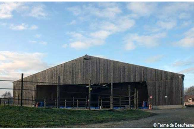 Long de 30m et large de 20m