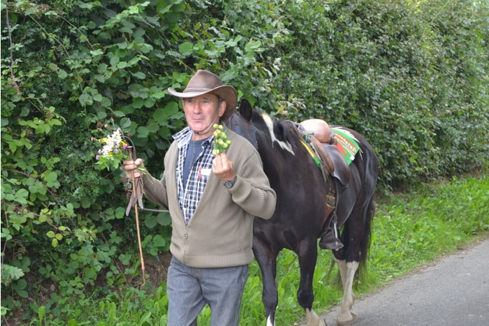 Un bouquet pour le cavalier, et l'autre pour le cheval ?